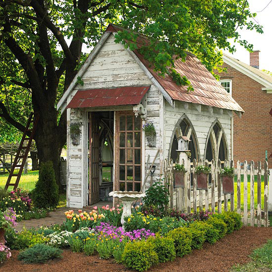 HOME & GARDEN: Cabanes de jardin