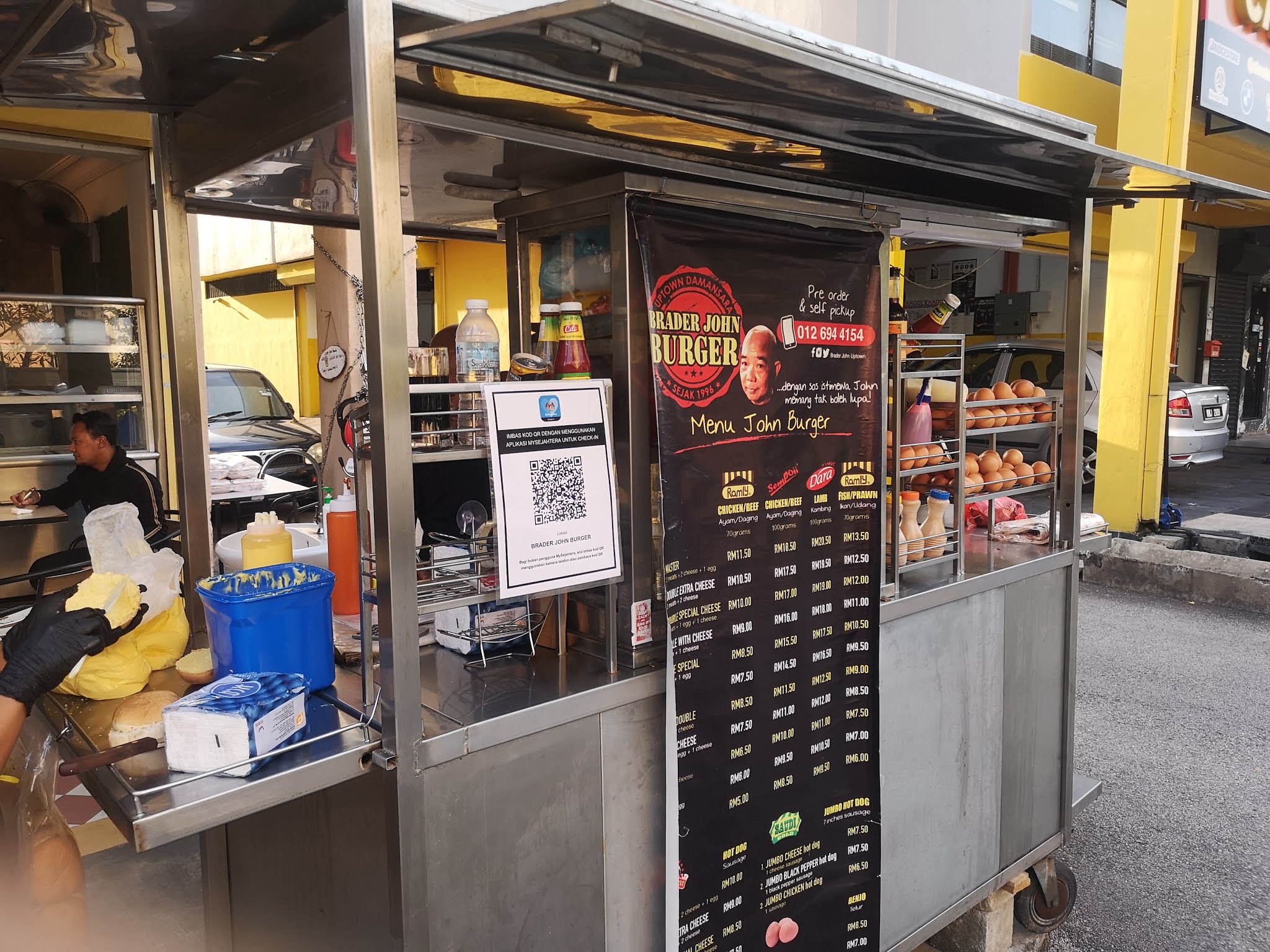 food+road trip Brader John Burger Kafe Dapur Emas TTDI, KL, Malaysia.
