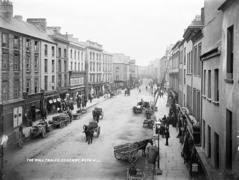 50 Amazing Photographs Capture Street Scenes of the Munster Region
