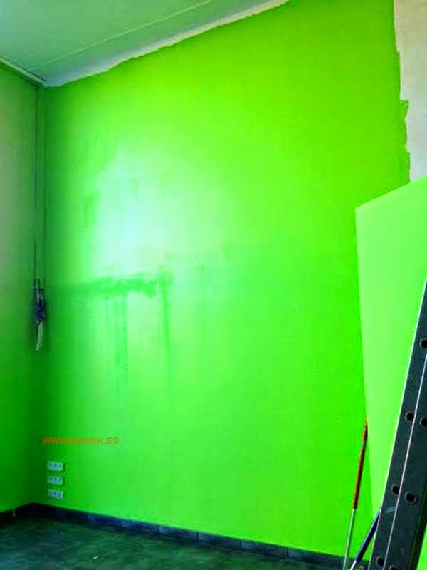 Pared pintada verde