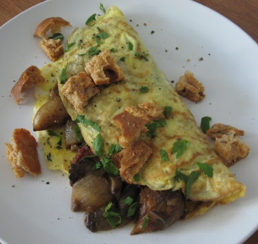 thanksgiving omelet with garlic croutons