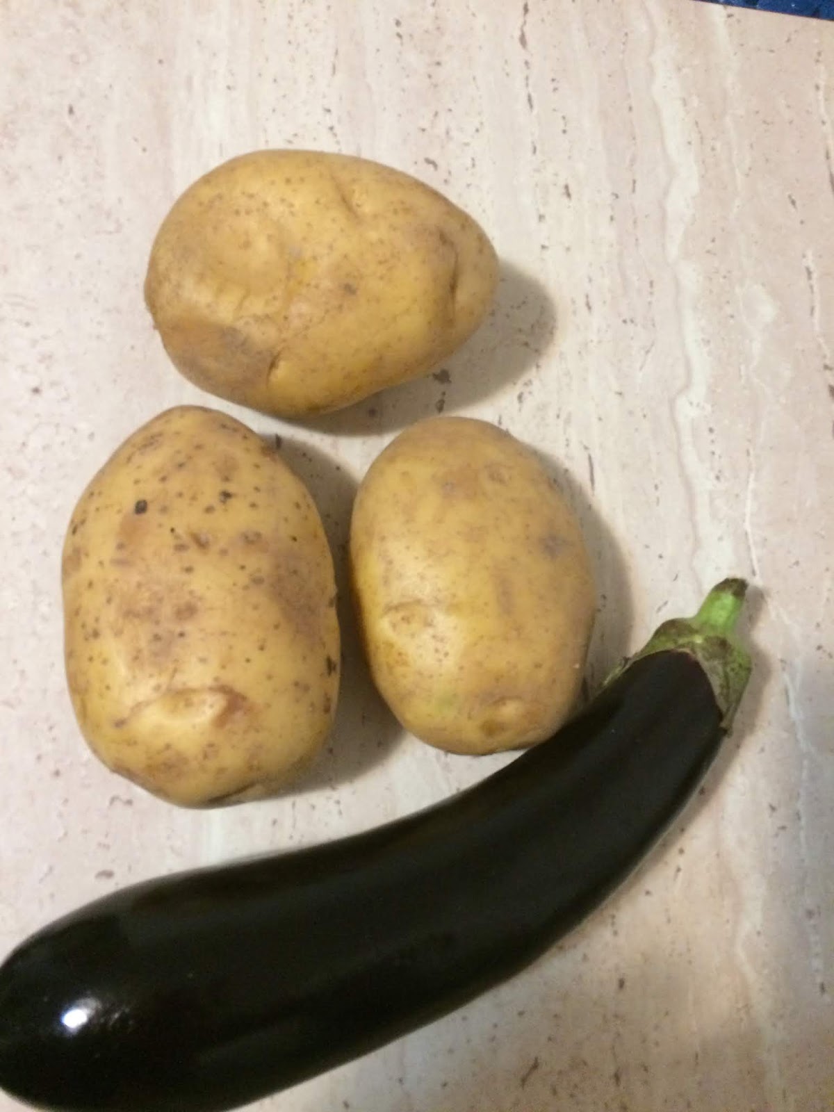 地球人ぽんたの青空日和 簡単トルコ家庭料理 ジャガイモとナスの素揚げのヨーグルトソース和え のレシピ