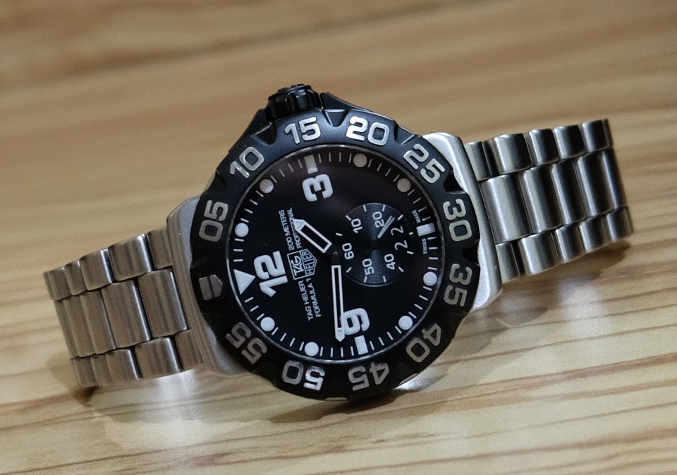 . H o b i J a m . : (SOLD) TAG Heuer WAH1010 Formula 1 Grande Date Black 44mm