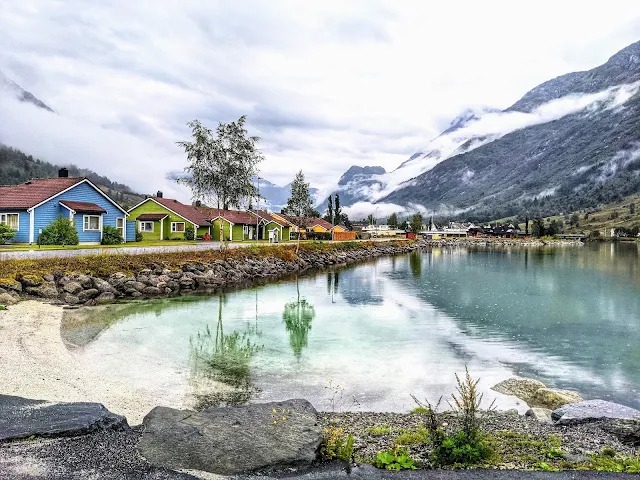 Norway road trip itinerary: colorful houses on the water in Olden