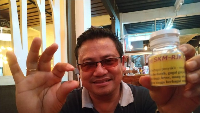 Warga Garut Klaim Mampu Obati Orang Terpapar Corona Warga Garut Klaim Mampu Obati Orang Terpapar Corona