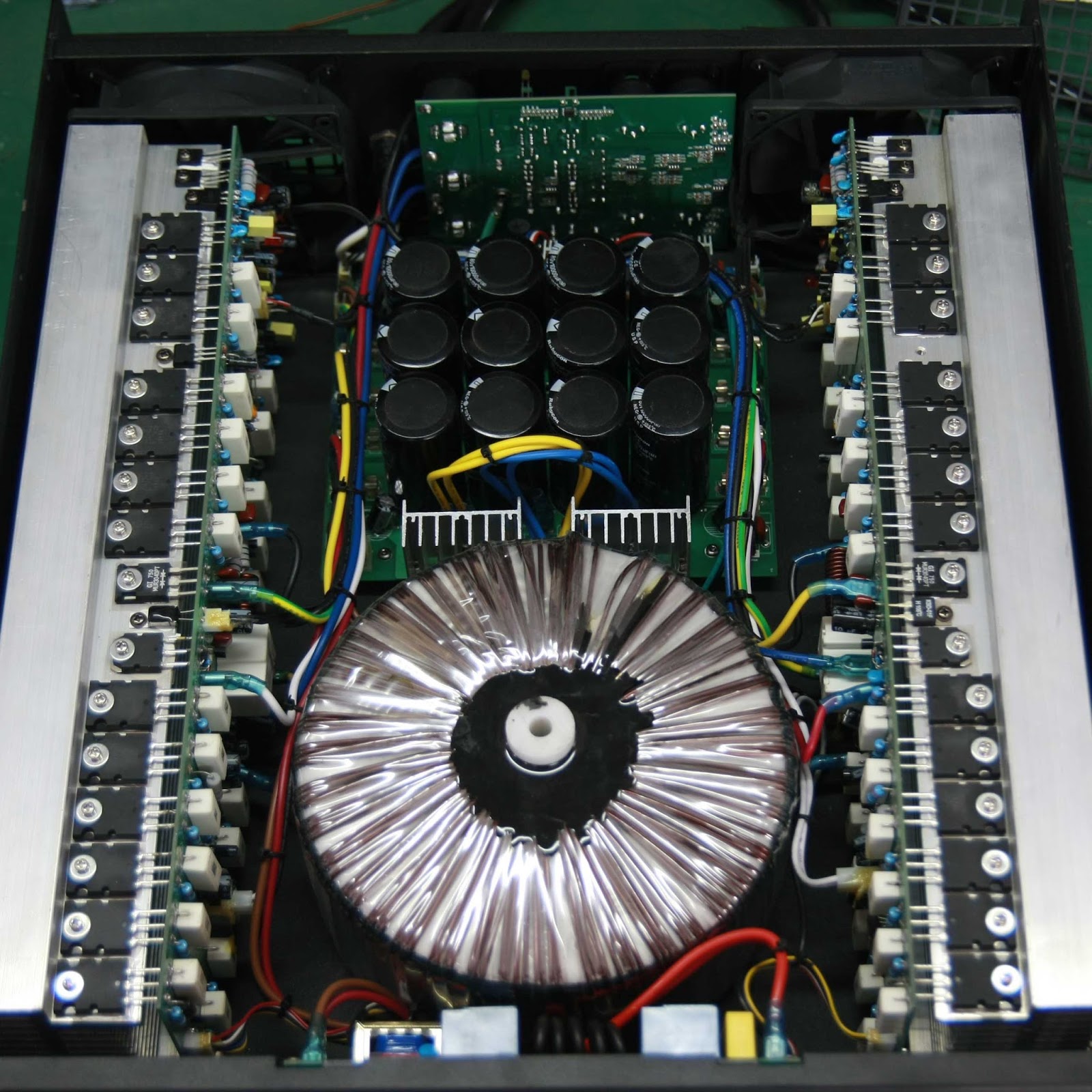 Kit power amplifier lapangan terbaik