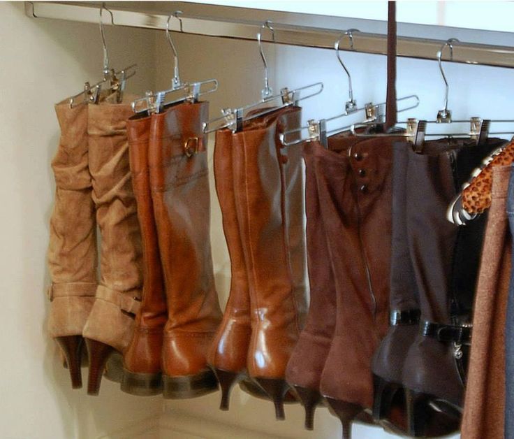 Organiza tus botas con una percha