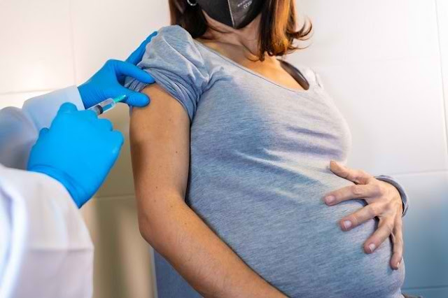 Apakah Aman Vaksinasi COVID-19 bagi Wanita Hamil dan Menyusui