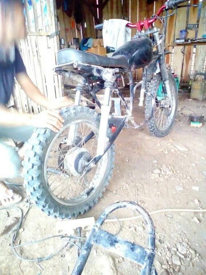 Modifikasi motor trail. Shock belakang menggunakan shock depan, Aman ga ya?