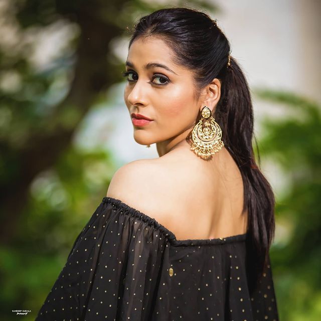 Extra Jabardasth Anchor Rashmi Gautam Stylish Looks Photos