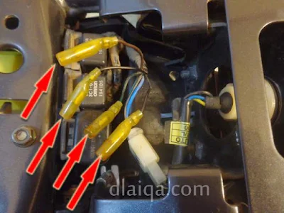 konektor telah dilepas dari kabel lampu sein