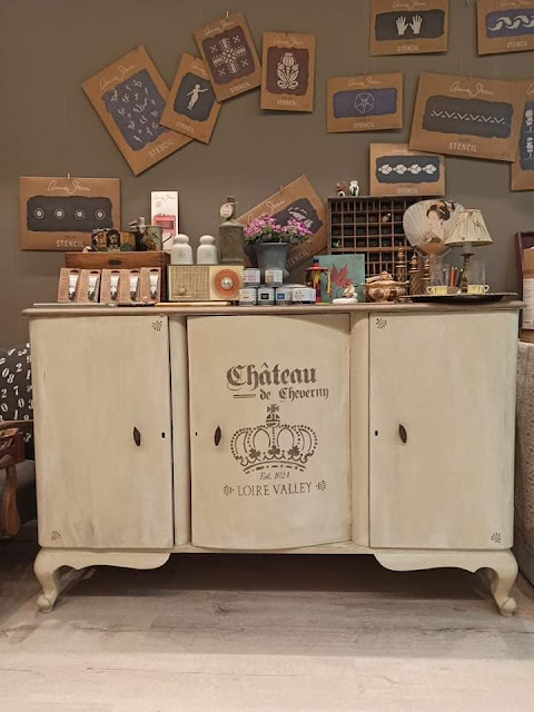 Αφιέρωμα: Μπουφές! Αρκούδα καφέ ... "τρέχα και βάψε" τον ξύλινο μπουφέ 8 Annie Sloan Greece Αφιέρωμα: Μπουφές! Αρκούδα καφέ ... "τρέχα και βάψε" τον ξύλινο μπουφέ 8 Annie Sloan Greece