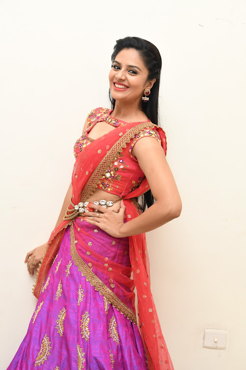 Srimukhi At Aatadukundam Raa Movie Audio Launch
