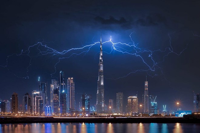 Máy bay không người lái tạo mưa ở Dubai như thế nào?