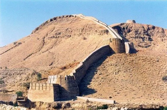 wall-sindh-ranikot