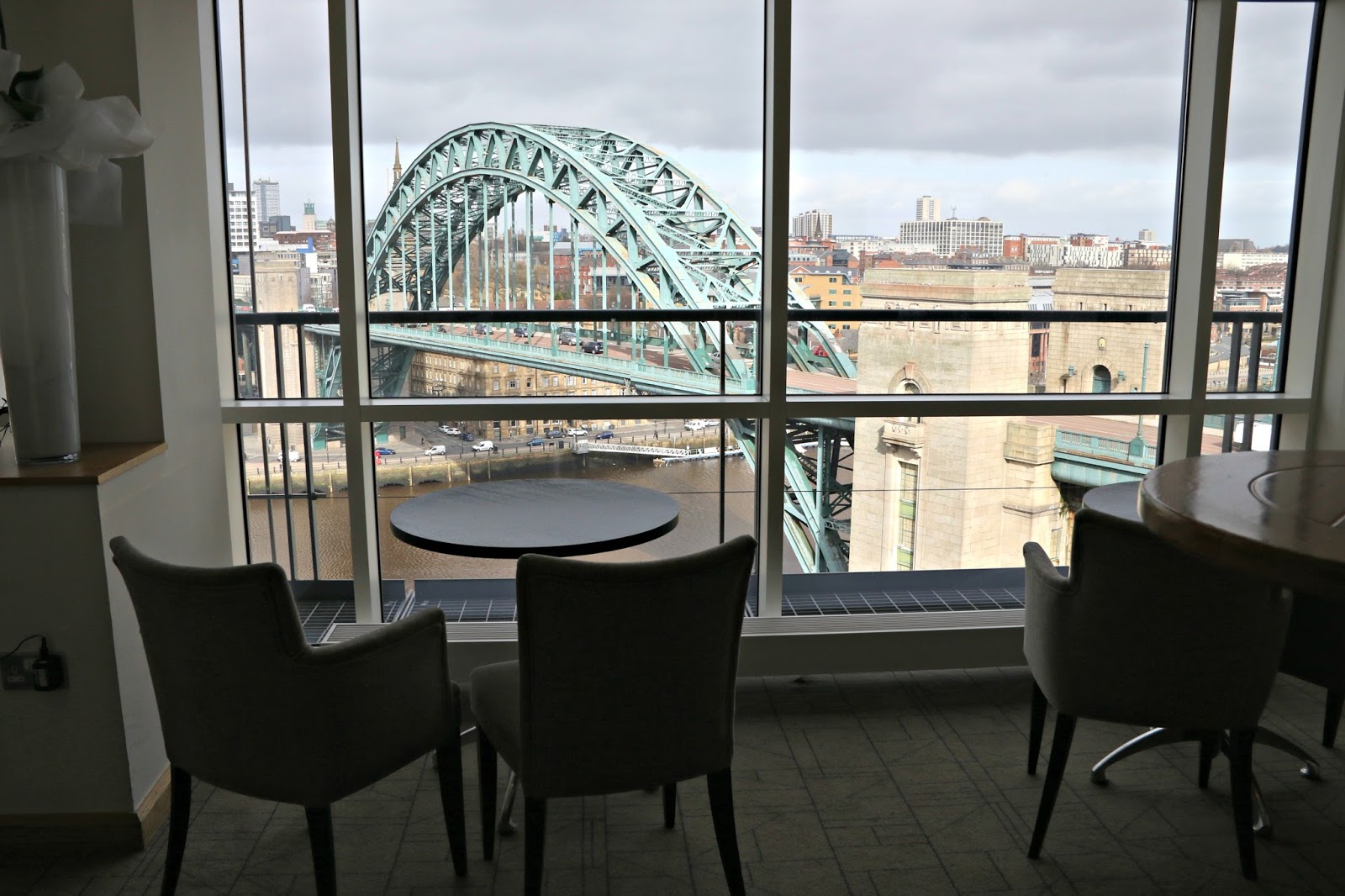 Hilton Newcastle Gateshead Hotel Review & The Windows On The Tyne Restaurant Dairy Free Menu