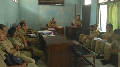 AGAR TAK TERTINGGAL, CAMAT PITURUH INTRUKSIKAN, PERANGKAT KERJA MAKSIMAL.