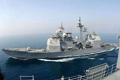 us navy 070602 n 3262c 015 uss princeton cg 59 pulls alongside usns bridge t aoe 10 for an underway replenishment unrep 1573570450 Mas testigos cuentan la verdad ¿Que encontró la marina hace 15 años atrás en el contacto con ovnis y pilotos de combate?