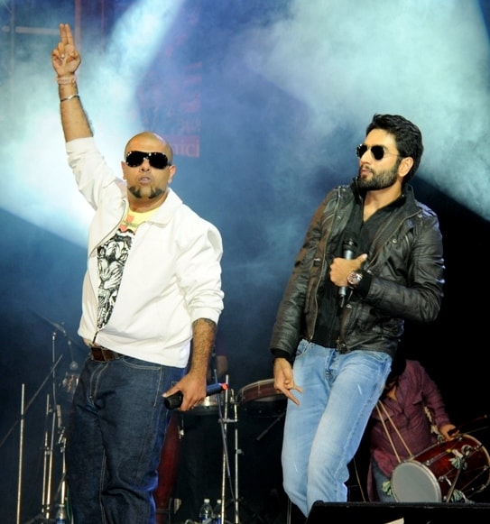 Vishal-Shekhar Performing live at Phoenix Marketcity Vishal-Shekhar Performing live at Phoenix Marketcity