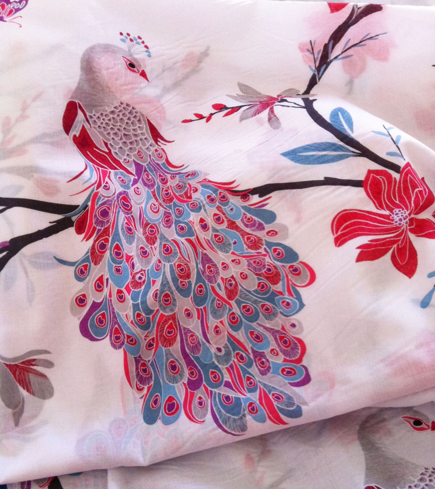 CurlyPops Because everyone should have a peacock top with matching