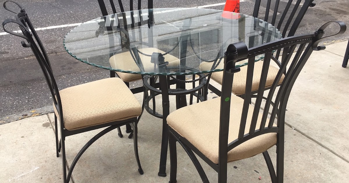 Uhuru Furniture & Collectibles Glass Top Table & 4 Chairs 225 SOLD