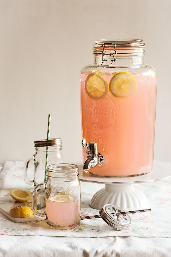 receta limonada fiesta niños bebida refrescante verano jardín beber