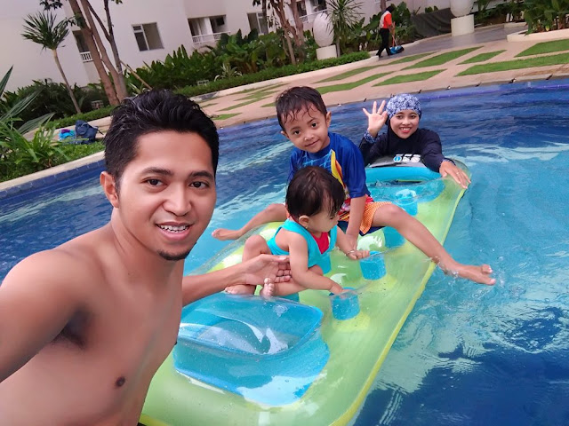Staycation Keluarga Biru di AirBnB Surabaya