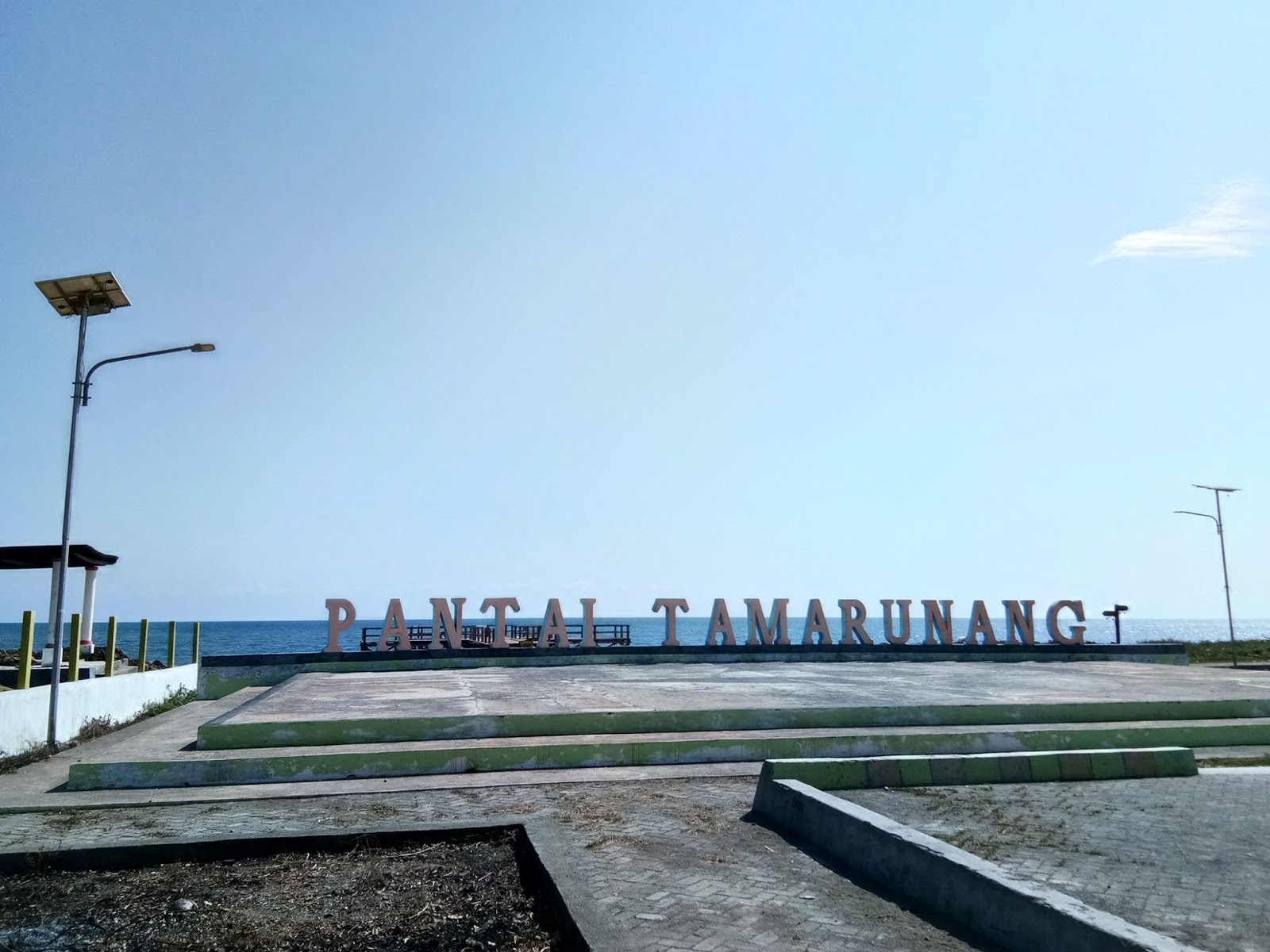 Mau piknik atau liburan? Yuk ke Pantai Tamarunang!
