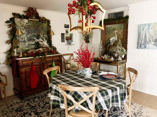 The Uptown Acorn: It's Christmas Time {Acorn Cottage: Dining Room}