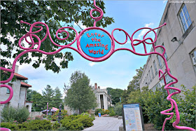 Entrada al Dr. Seuss National Memorial Sculpture Garden en Springfield, Massachusetts