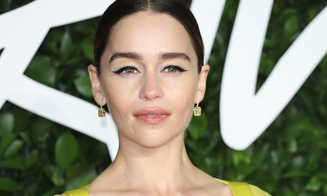 Game of Thrones Actress Emilia Clarke Sexy Photo Stills in Yellow Dress Actress Trend Game of Thrones Actress Emilia Clarke Sexy Photo Stills in Yellow Dress Actress Trend