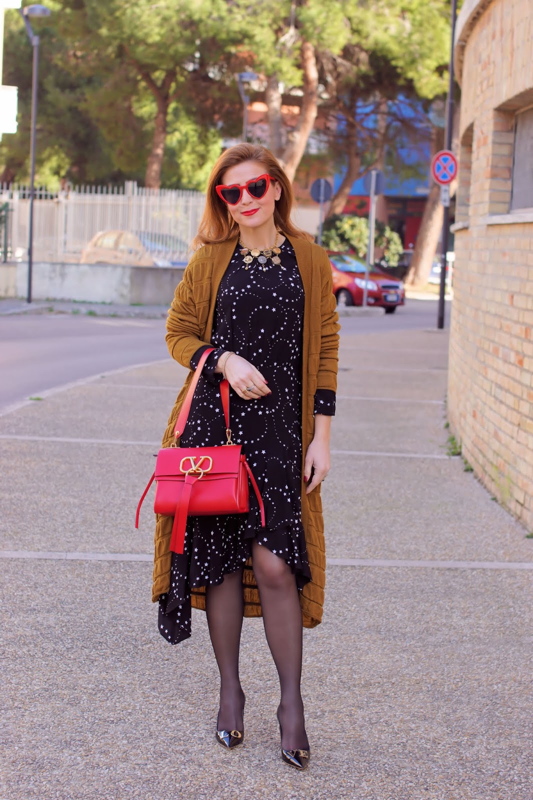 Valentine's day look: Valentino VRING bag in red on Fashion and Cookies fashion blog, fashion blogger style