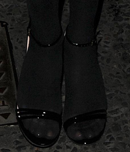 Celebrity Legs and Feet in Tights: Alexa Chung`s Legs and Feet in Tights 15