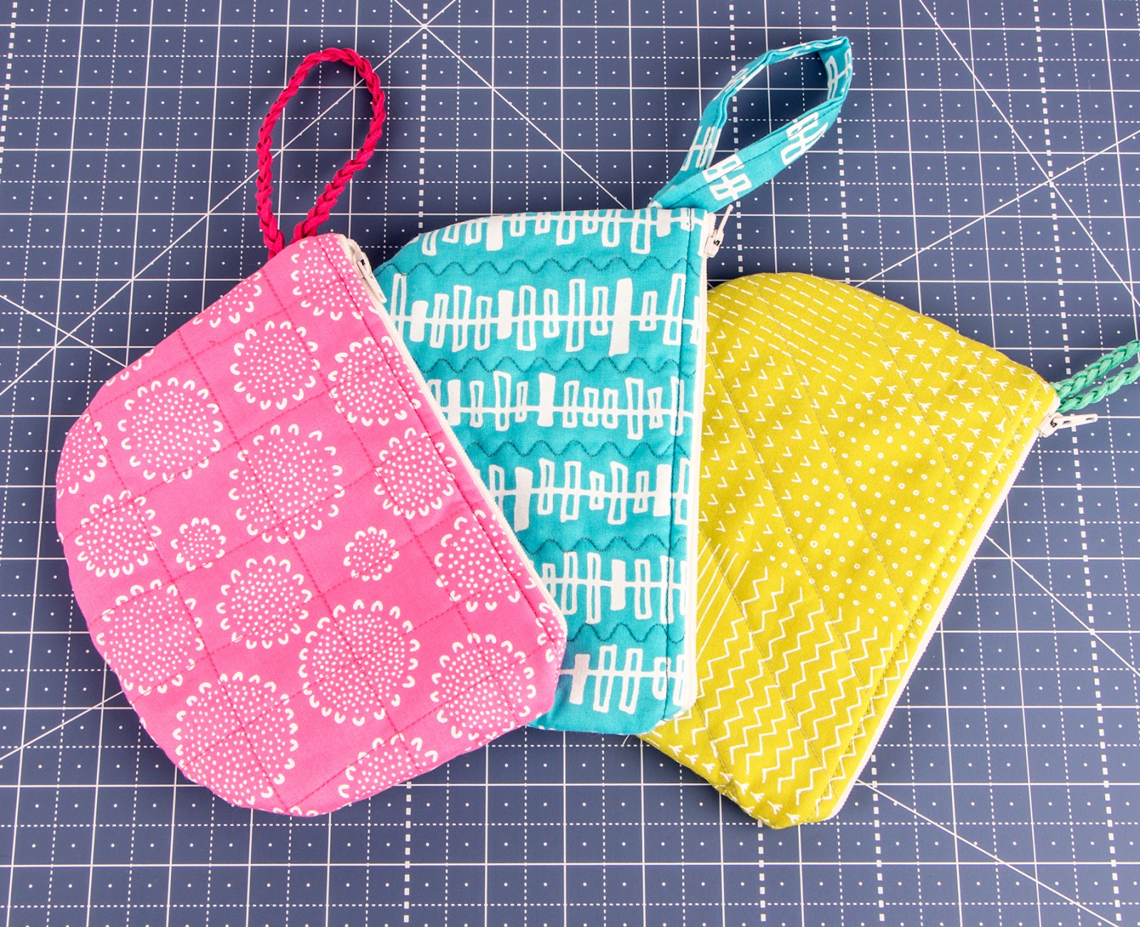 Fat Quarter Shop's Jolly Jabber Single Scoop Zipper Bag Photo Contest