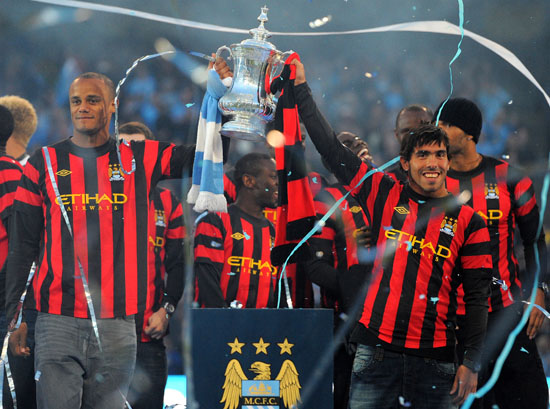 man city red and black kit