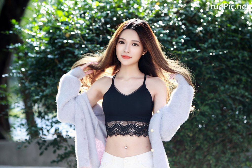 Image-Taiwanese-Model–莊舒潔–Hot-White-Short-Pants-and-Black-Crop-Top-TruePic.net- Picture-21