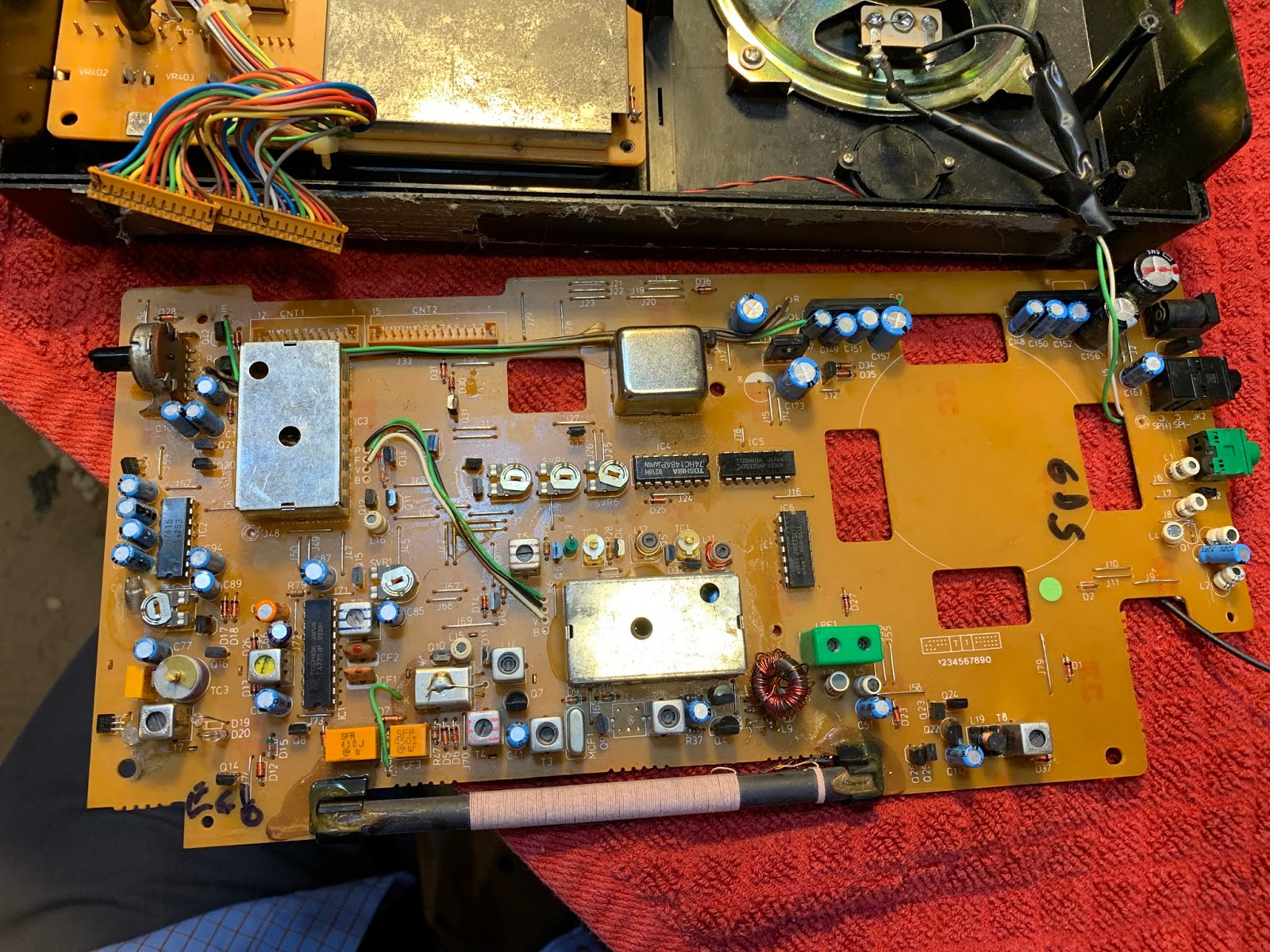 SolderSmoke Daily News -- Ham Radio Blog: Fixing up a Radio Shack DX