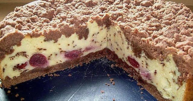 Quark Streuselkuchen mit Vanille Kirschfüllung