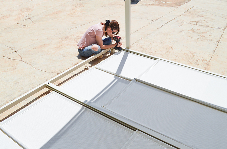 montaje-pergola-leroy-merlin-tres-studio-mobiliario-esterior-jardin