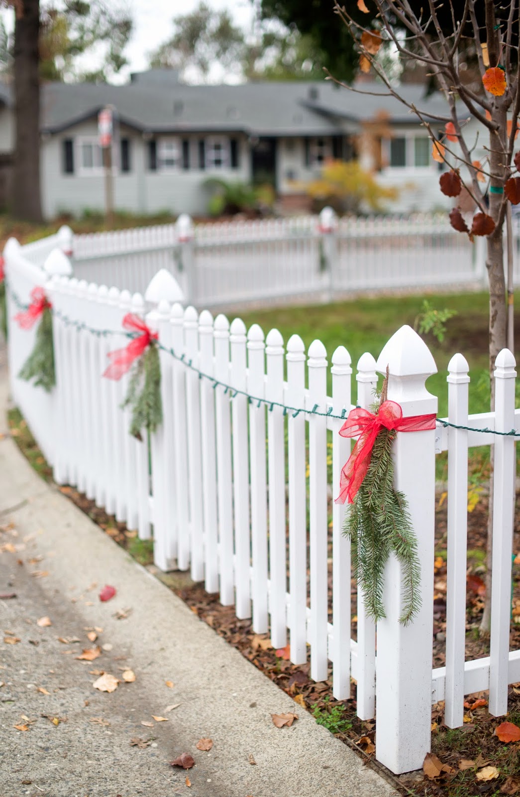 Domestic Fashionista: Our Christmas Decorated Front Porch
