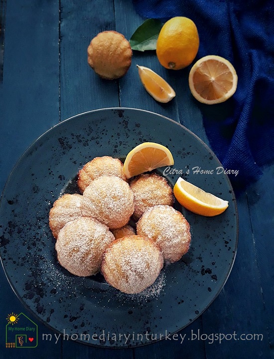 Lemon Madeleines. Easy Recipe with video | Citra's Home Diary. #classicmadeleine #madeleinerecipe #lemonmadeleine #resepkuebolukering #minicake #foodphotography #madeleinetarifi