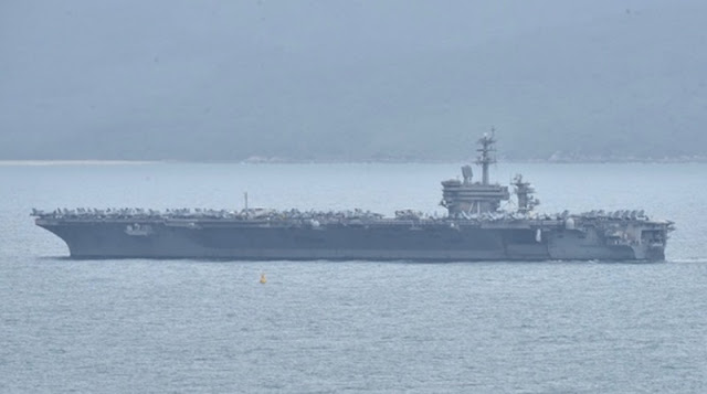 Cận cảnh siêu tàu sân bay USS Theodore Roosevelt dài 332m thả neo ở vịnh Đà Nẵng