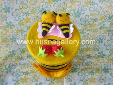 Celengan Hias Kain Flanel Lebah - Husna Gallery