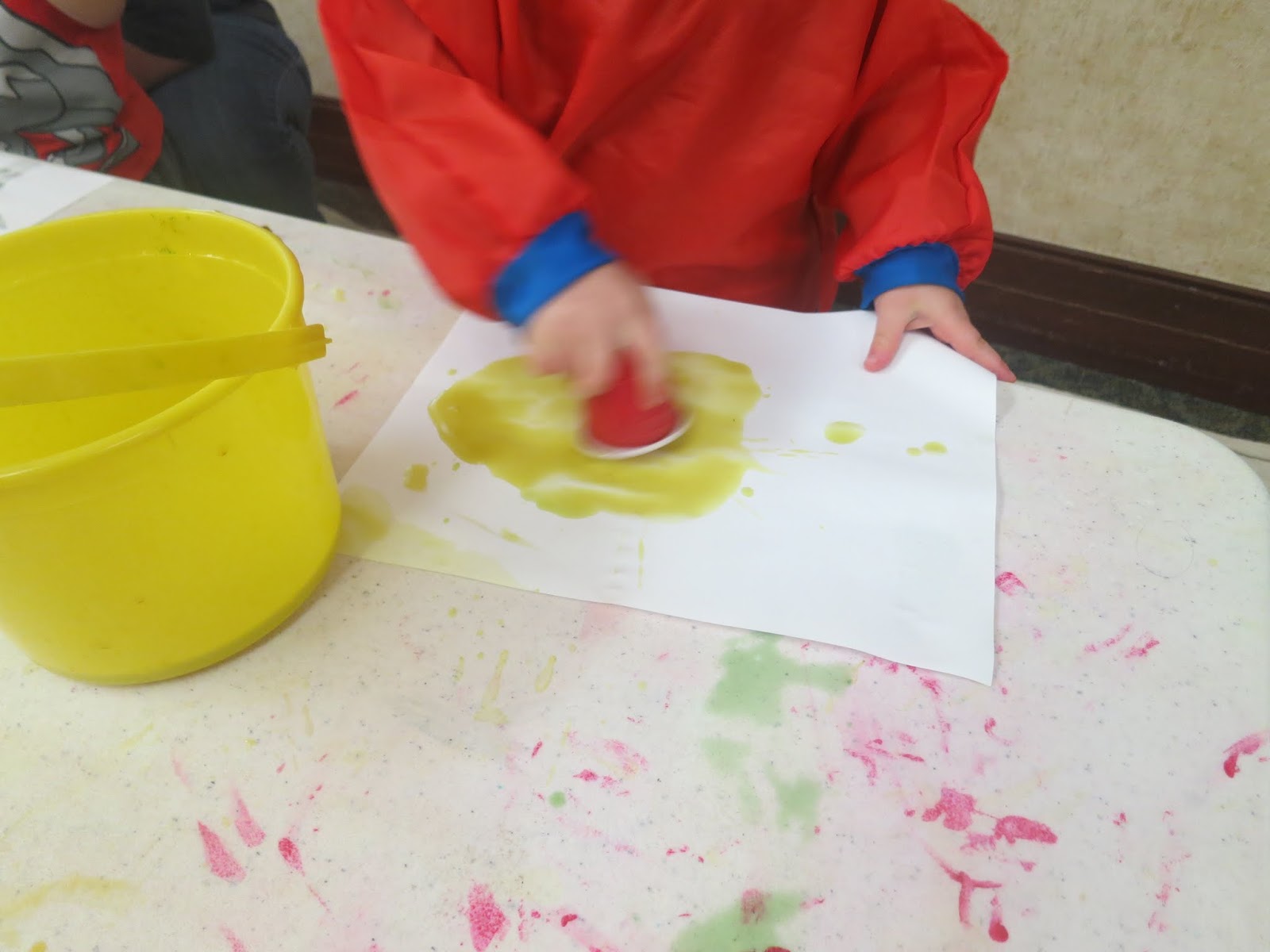 library makers: Toddler Art Class: Crumpled paintings