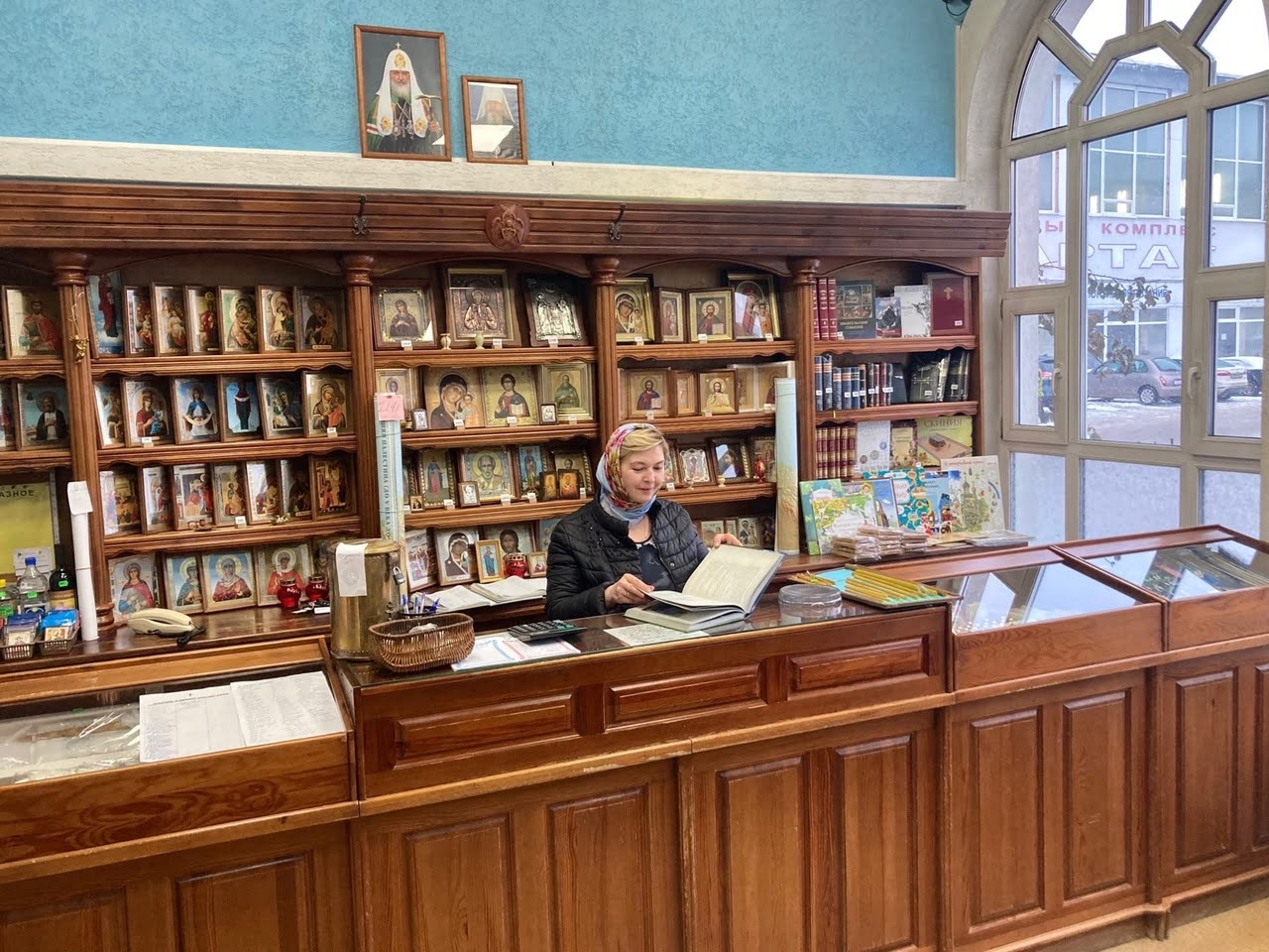 лавка храма христа спасителя. иконная лавка храма христа спасителя. иконная лавка софрино. лавка храма христа спасителя. чайная лавка успенский собор.