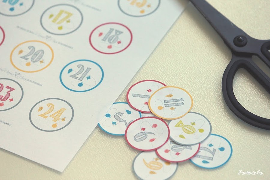 Calendario de adviento con una percha