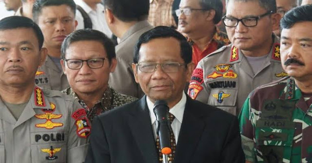 Andi Arief Minta Mahfud MD Berhenti Dengarkan Jenderal Tua yang Menyesatkan Andi Arief Minta Mahfud MD Berhenti Dengarkan Jenderal Tua yang Menyesatkan