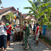 Kebersamaan TNI dengan Warga Gotong Royong Bangun Jalan