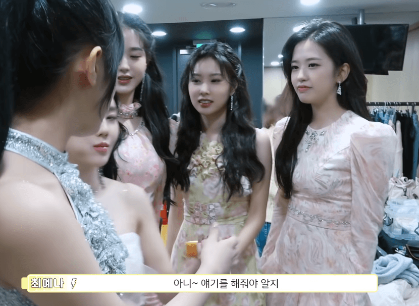 아이즈원> 은비 주변으로 모여드는 멤버들