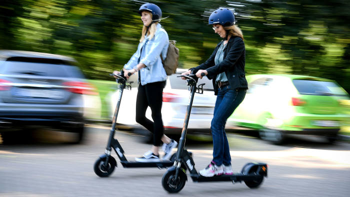 Top 6 Advantages of Driving an Electric Scooter